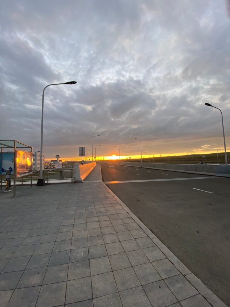 夕焼けがキレイなウランバートル空港