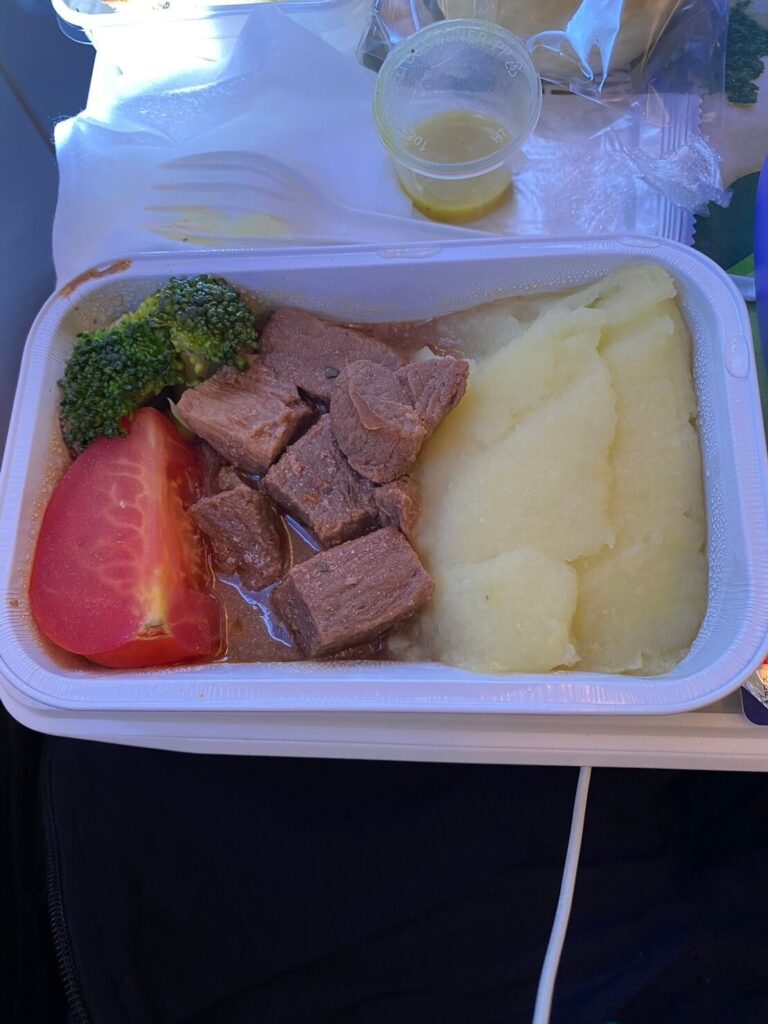 MIAT航空の機内食1食目