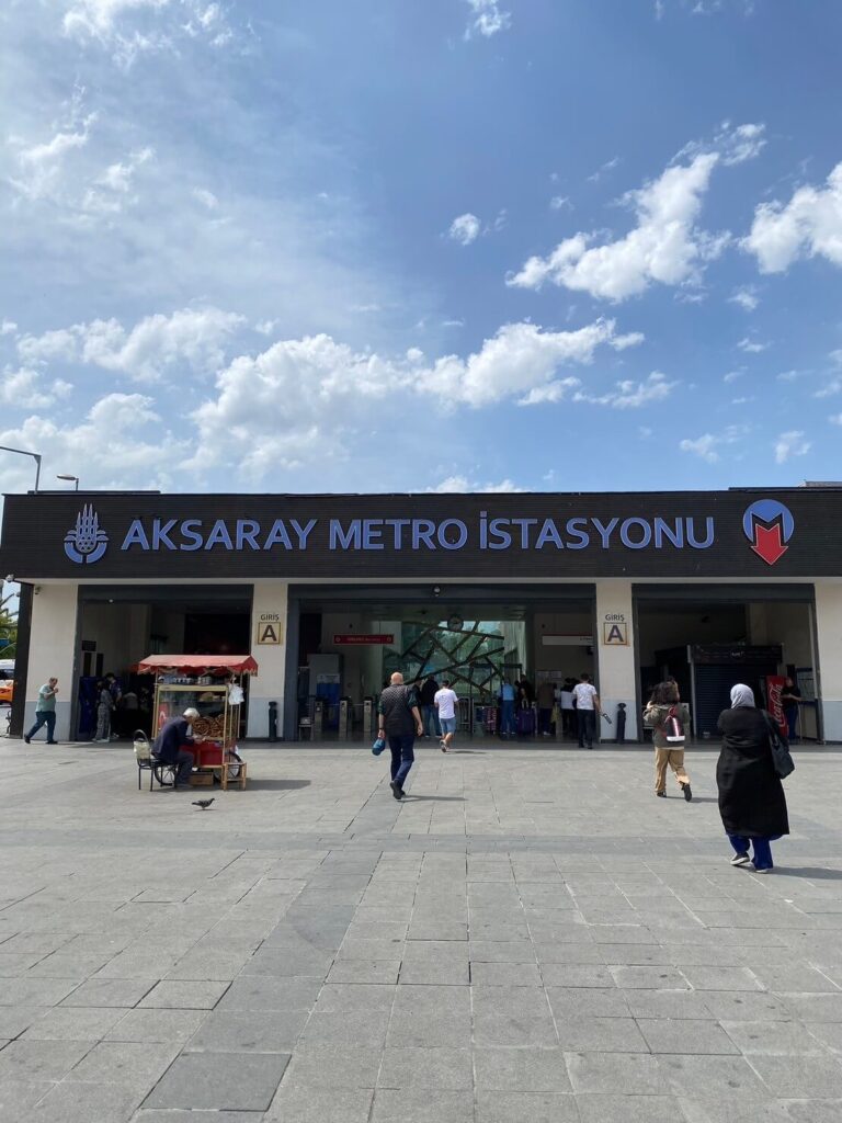 トルコ・イスタンブールのアクサライ駅