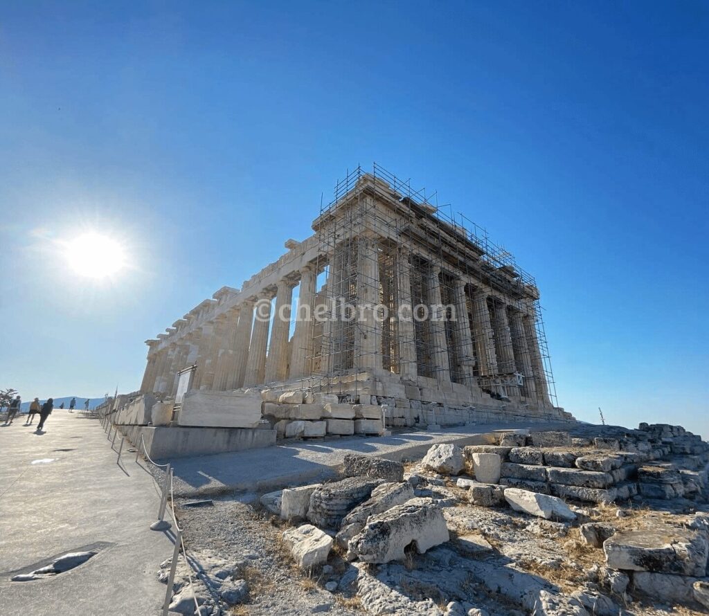 ギリシャ・アテネ一人旅で観光した場所：パルテノン神殿の表側