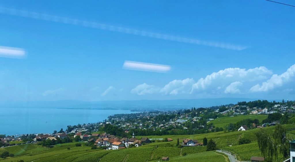 スイス一人旅でジュネーブからフリブールへ向かう車窓からの景色