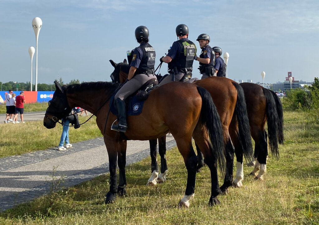 ドイツ一人旅で出会った馬に乗った警備隊