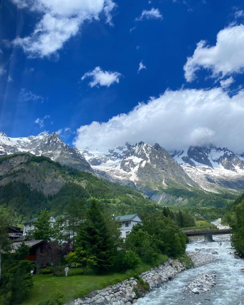 海外旅行の予定を立てる4ステップ、スイス・ベルナーオーバーラント三山:アイガー、メンヒ、ユングフラウの写真